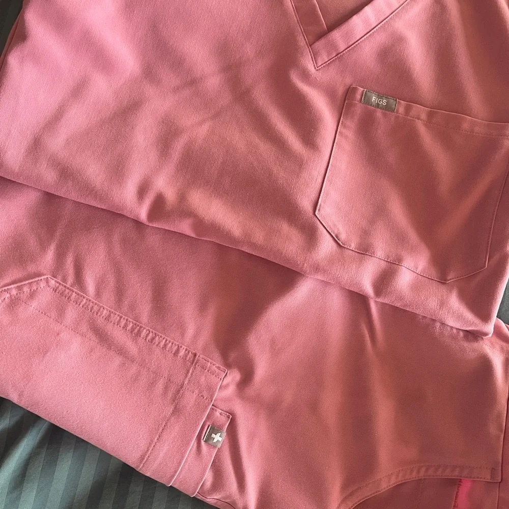 Figs scrubs - Picture 2 of 10